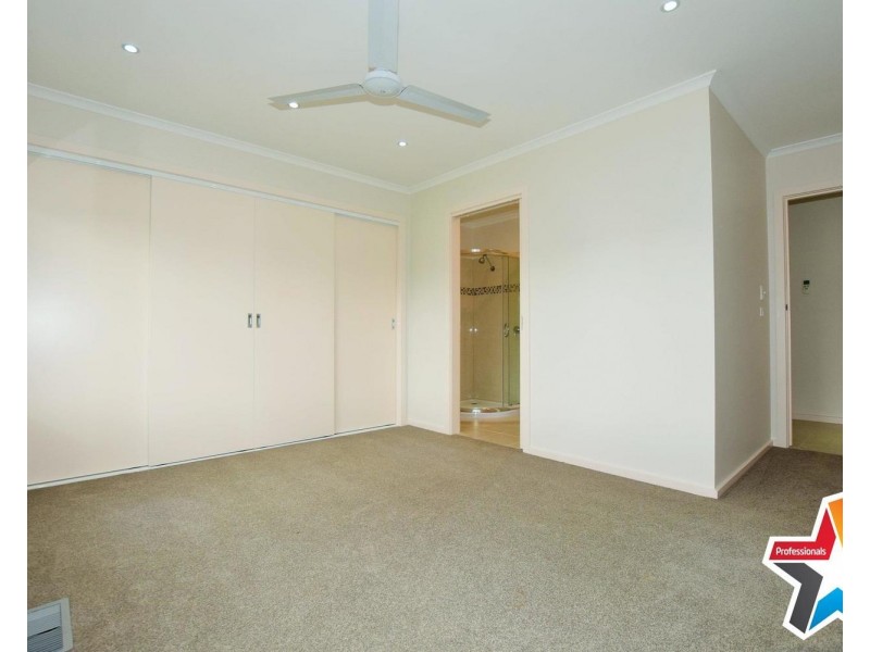 10 Lucas Avenue, Kilsyth VIC 3137