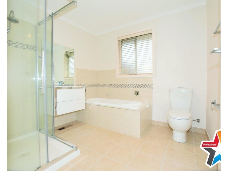 10 Lucas Avenue, Kilsyth VIC 3137