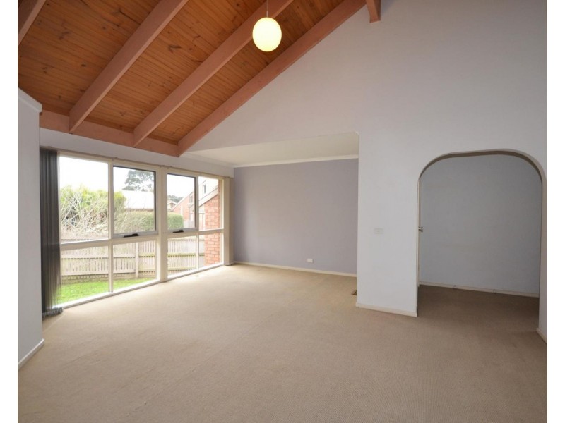 11/12 Emora Street, Croydon VIC 3136