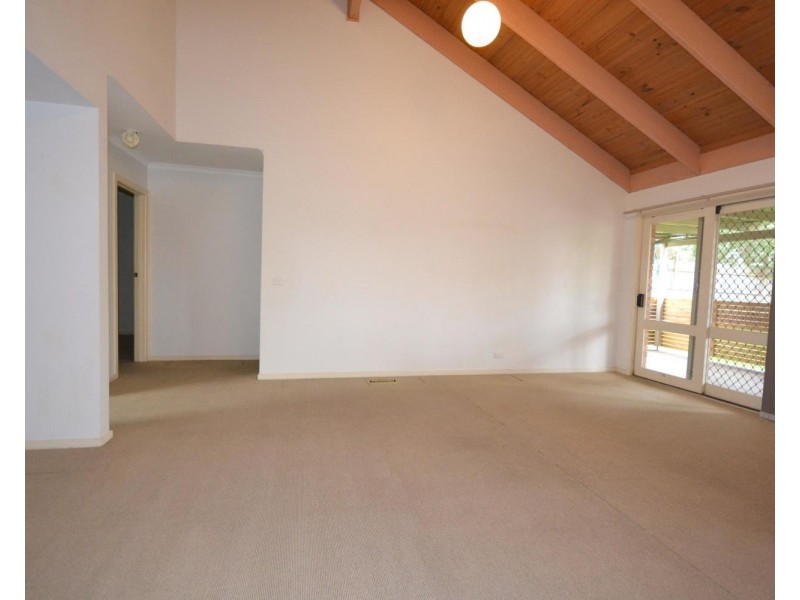 11/12 Emora Street, Croydon VIC 3136