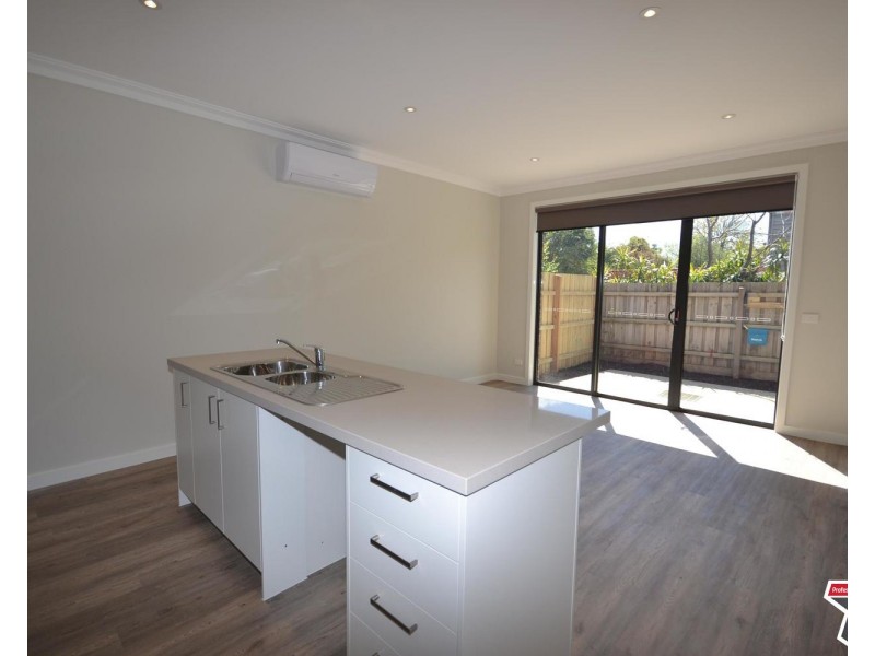 23a Manchester Road, Mooroolbark VIC 3138