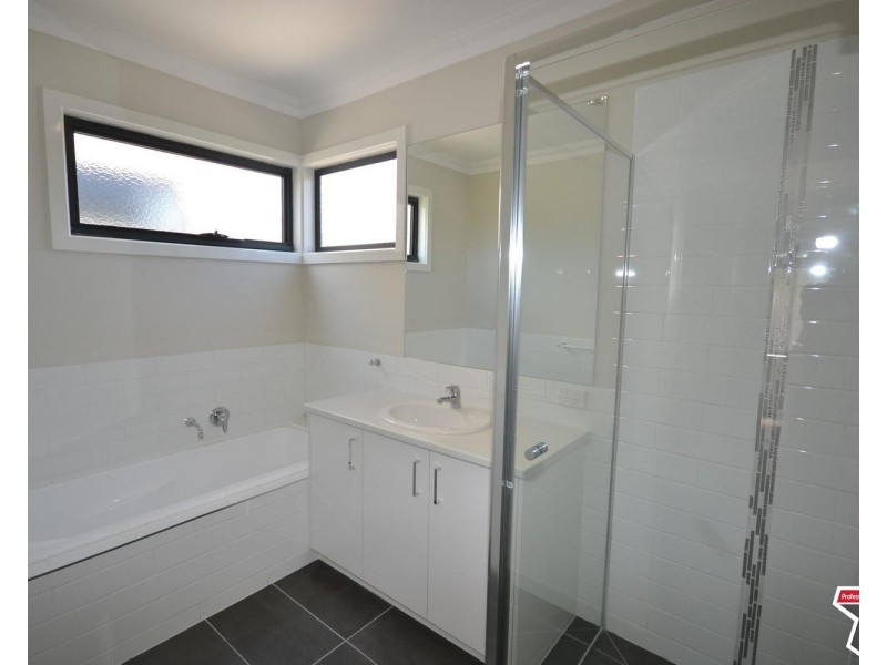 23a Manchester Road, Mooroolbark VIC 3138