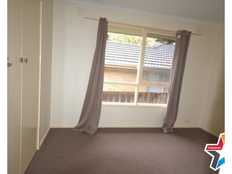 6 Milton Court, Mooroolbark VIC 3138