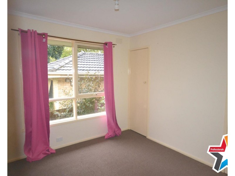 6 Milton Court, Mooroolbark VIC 3138