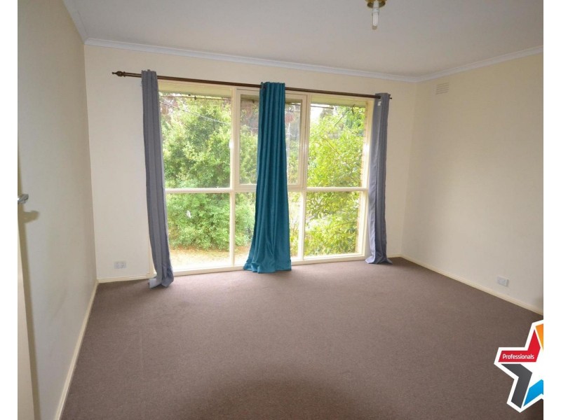 6 Milton Court, Mooroolbark VIC 3138