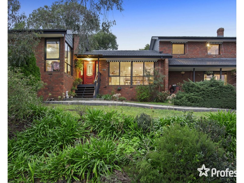 1 Fernleigh Drive, Mooroolbark VIC 3138