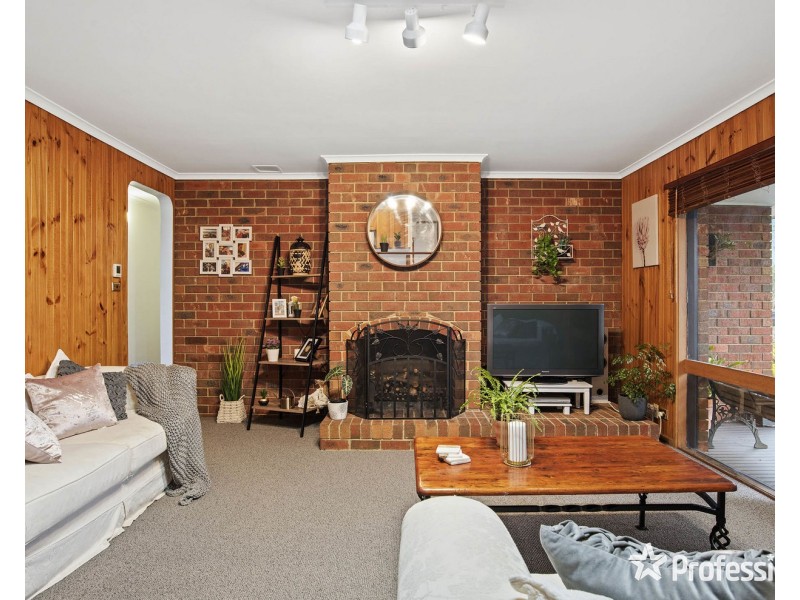1 Fernleigh Drive, Mooroolbark VIC 3138