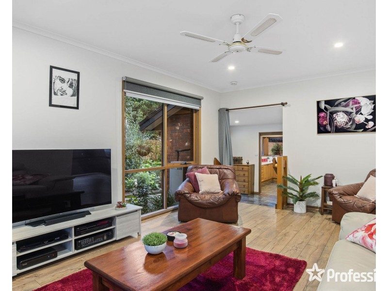 1 Fernleigh Drive, Mooroolbark VIC 3138