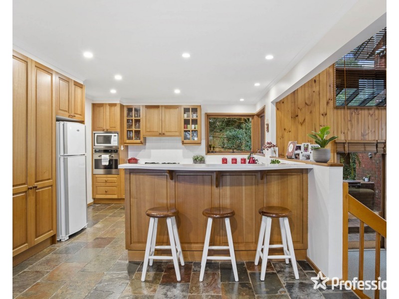 1 Fernleigh Drive, Mooroolbark VIC 3138