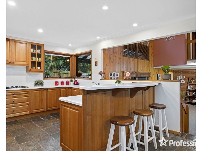 1 Fernleigh Drive, Mooroolbark VIC 3138