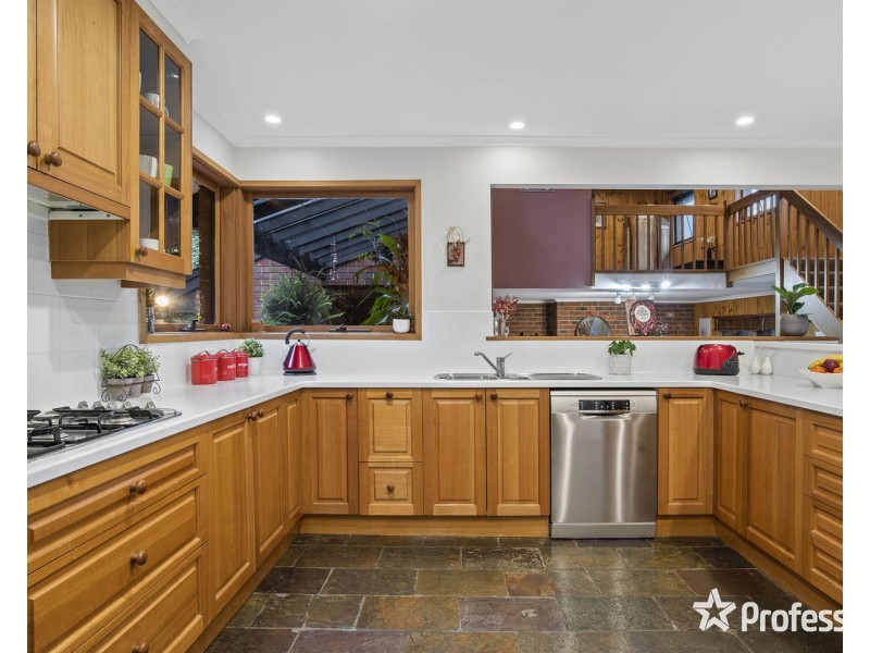 1 Fernleigh Drive, Mooroolbark VIC 3138