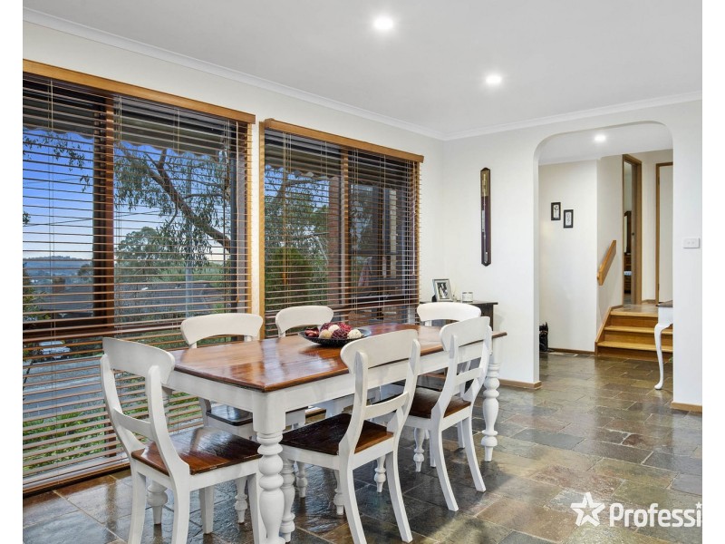 1 Fernleigh Drive, Mooroolbark VIC 3138