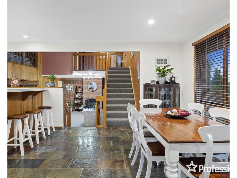 1 Fernleigh Drive, Mooroolbark VIC 3138