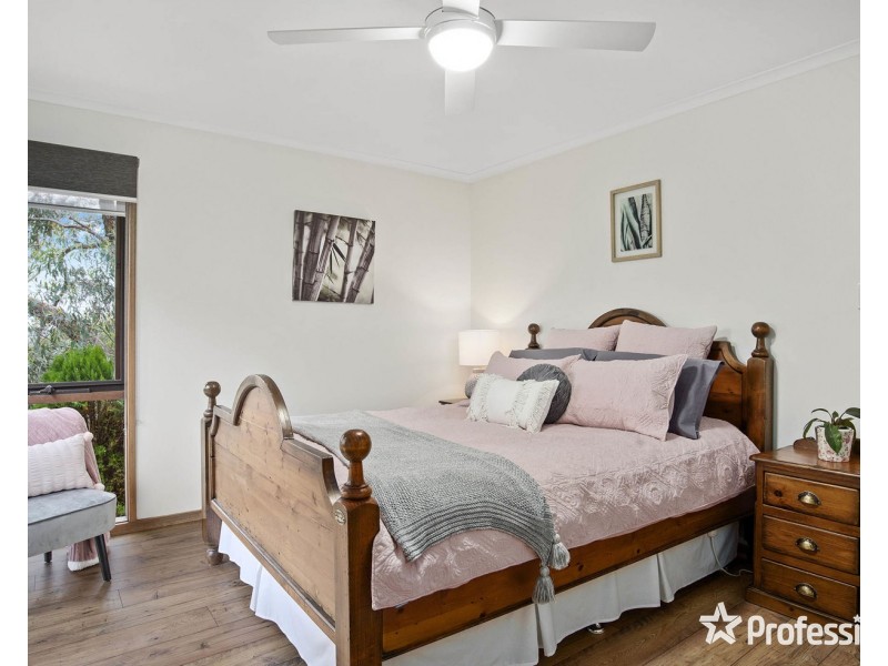 1 Fernleigh Drive, Mooroolbark VIC 3138