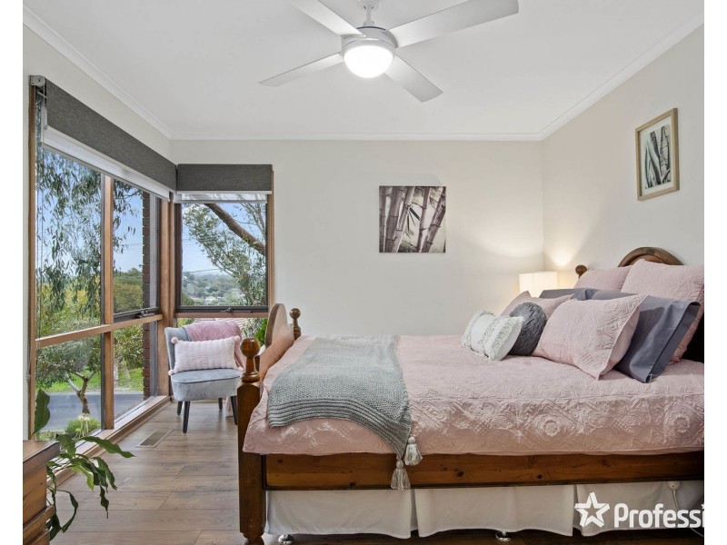 1 Fernleigh Drive, Mooroolbark VIC 3138