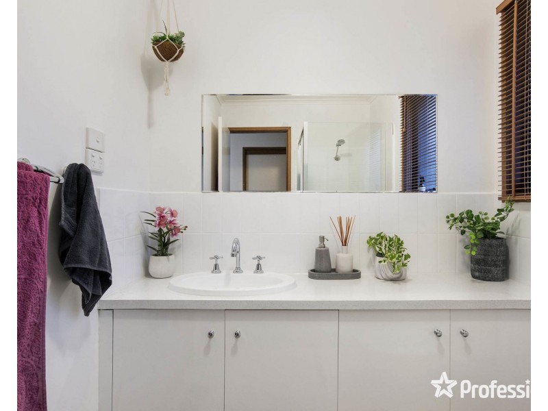 1 Fernleigh Drive, Mooroolbark VIC 3138