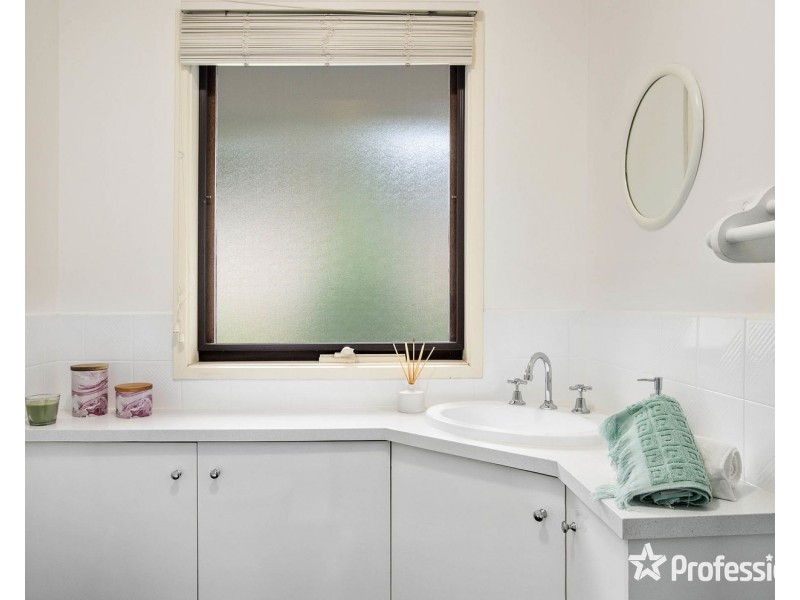 1 Fernleigh Drive, Mooroolbark VIC 3138