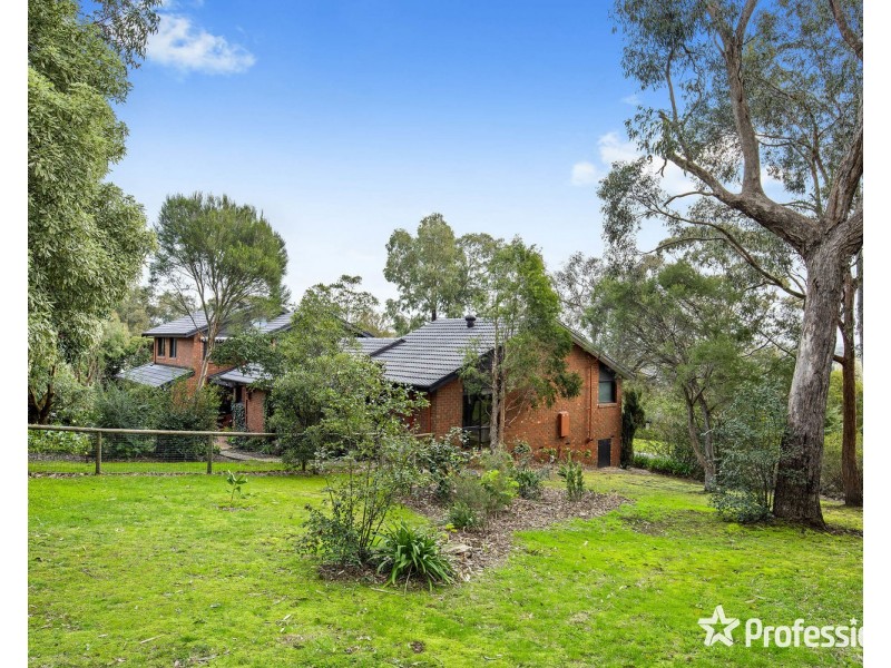 1 Fernleigh Drive, Mooroolbark VIC 3138