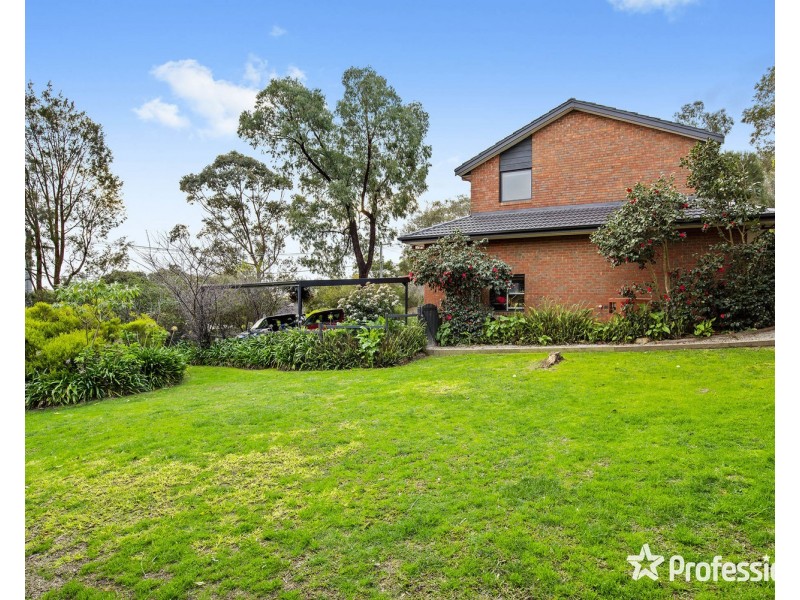 1 Fernleigh Drive, Mooroolbark VIC 3138