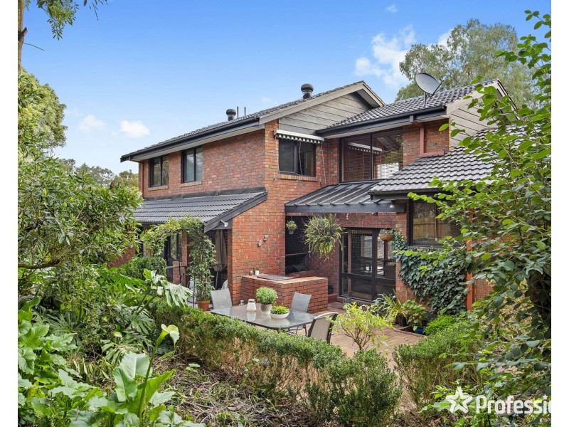 1 Fernleigh Drive, Mooroolbark VIC 3138