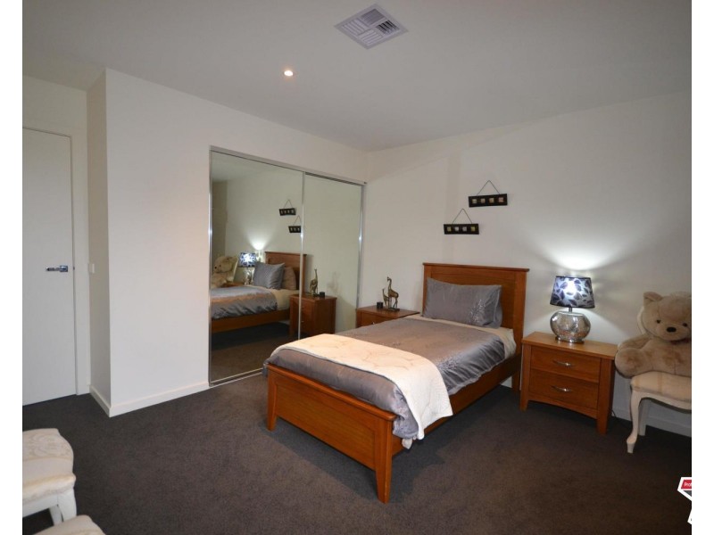 5 Belsay Chase, Chirnside Park VIC 3116