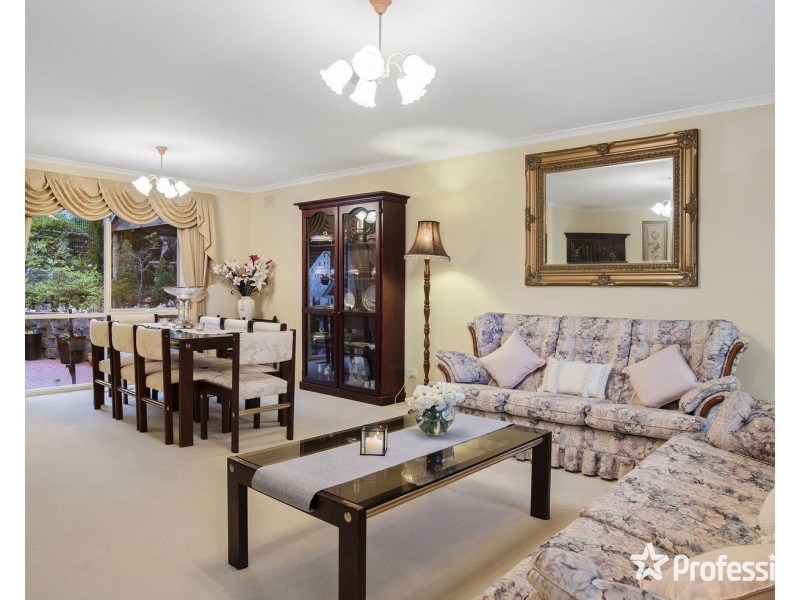 9 Barina Avenue, Mooroolbark VIC 3138