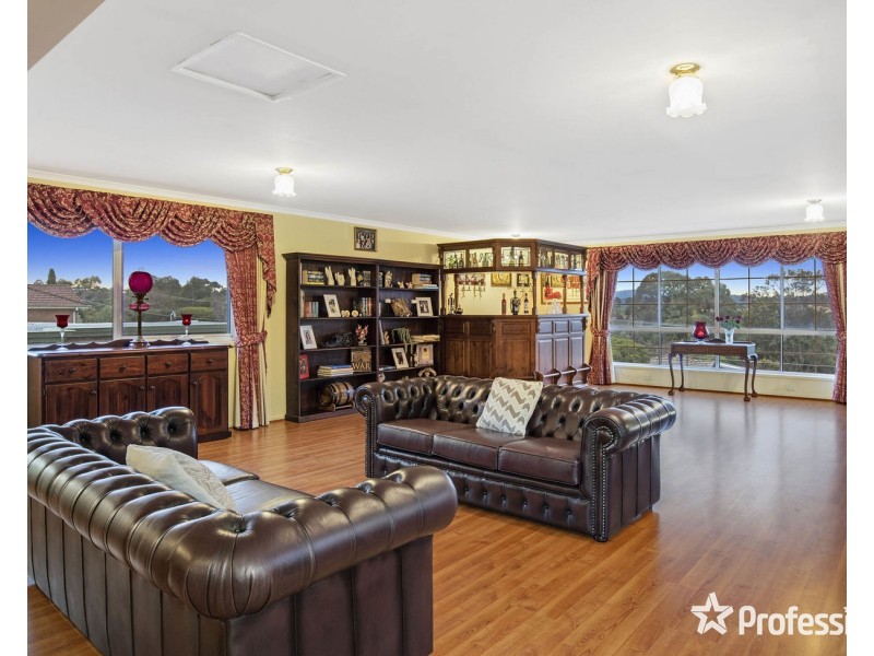 9 Barina Avenue, Mooroolbark VIC 3138