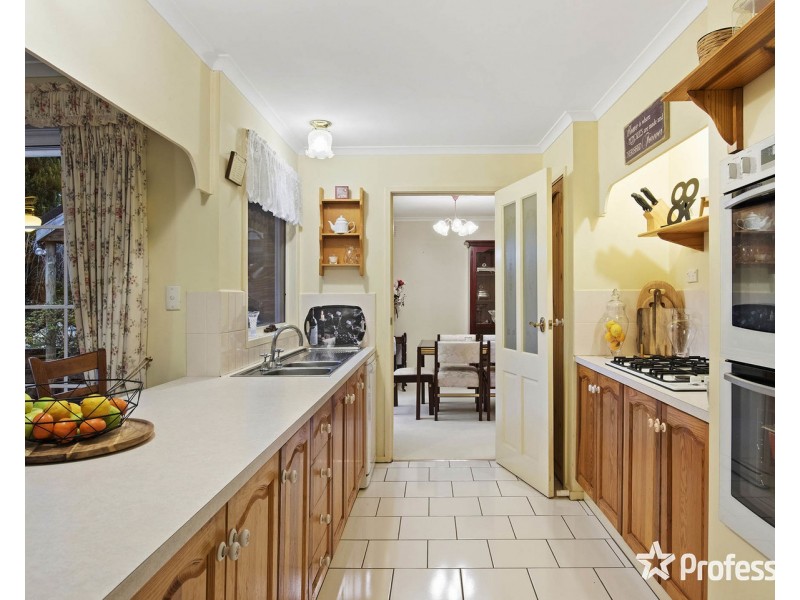 9 Barina Avenue, Mooroolbark VIC 3138