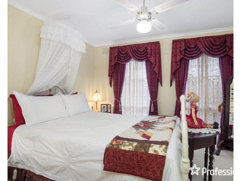 9 Barina Avenue, Mooroolbark VIC 3138