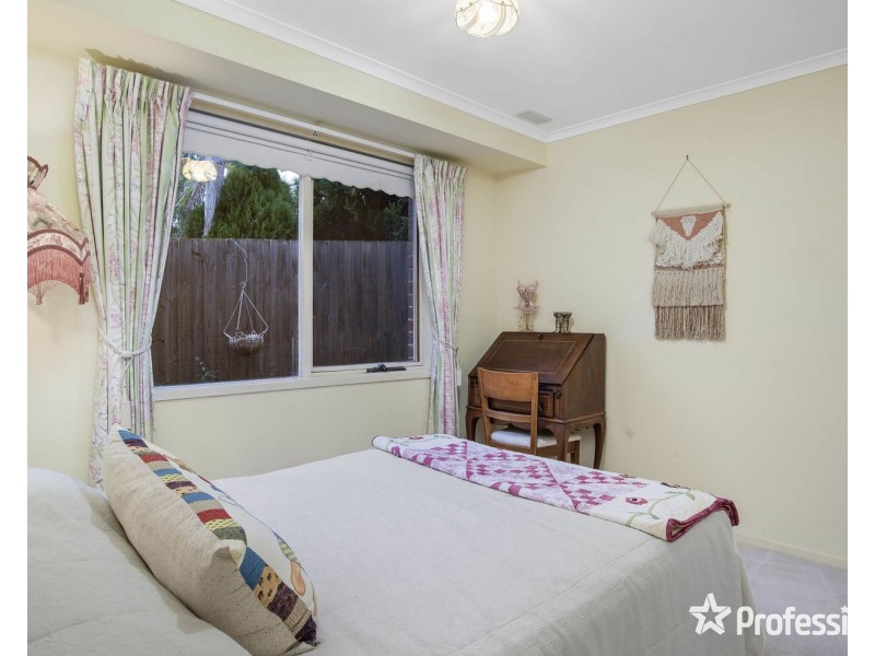 9 Barina Avenue, Mooroolbark VIC 3138