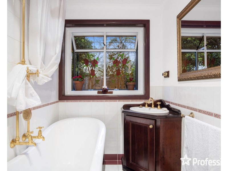 9 Barina Avenue, Mooroolbark VIC 3138