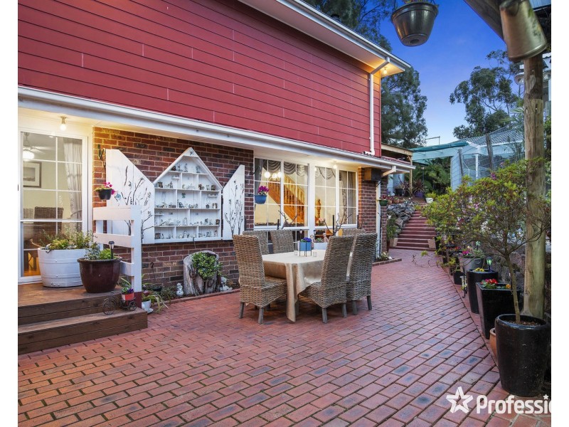 9 Barina Avenue, Mooroolbark VIC 3138