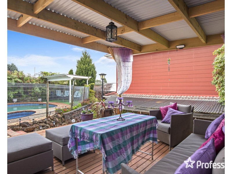 9 Barina Avenue, Mooroolbark VIC 3138