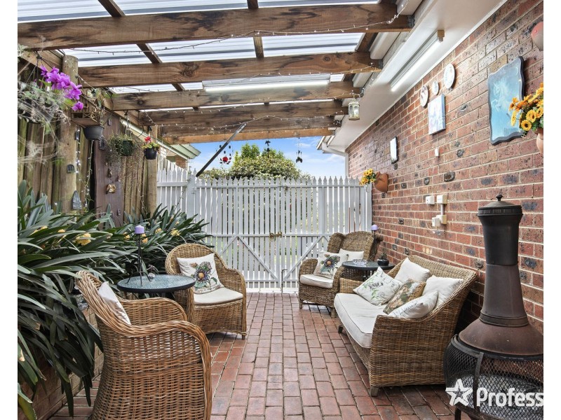 9 Barina Avenue, Mooroolbark VIC 3138