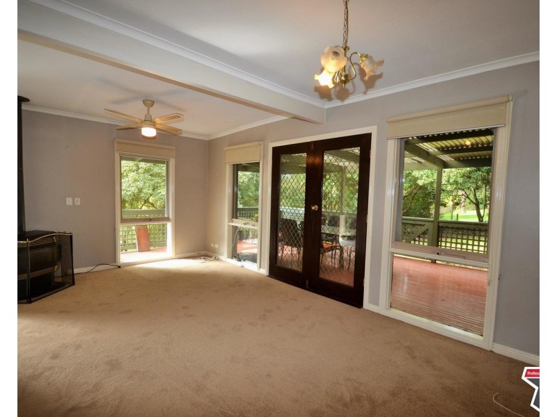 16 Tiffany Court, Montrose VIC 3765