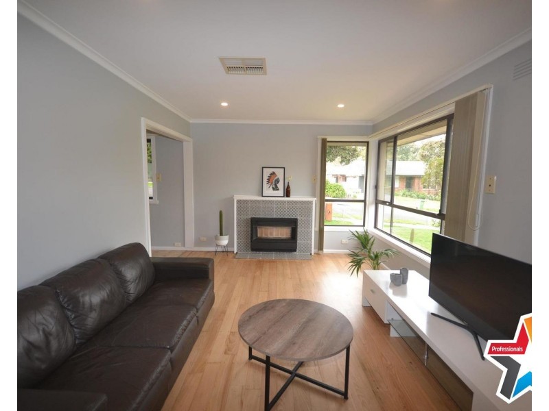 18 Greenville Street, Mooroolbark VIC 3138