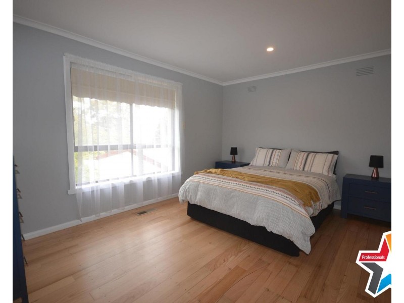 18 Greenville Street, Mooroolbark VIC 3138