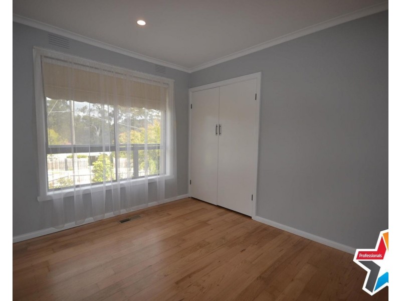 18 Greenville Street, Mooroolbark VIC 3138