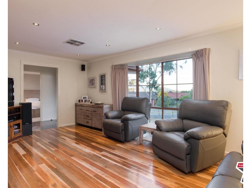 40 Azarow Circuit, Croydon South VIC 3136