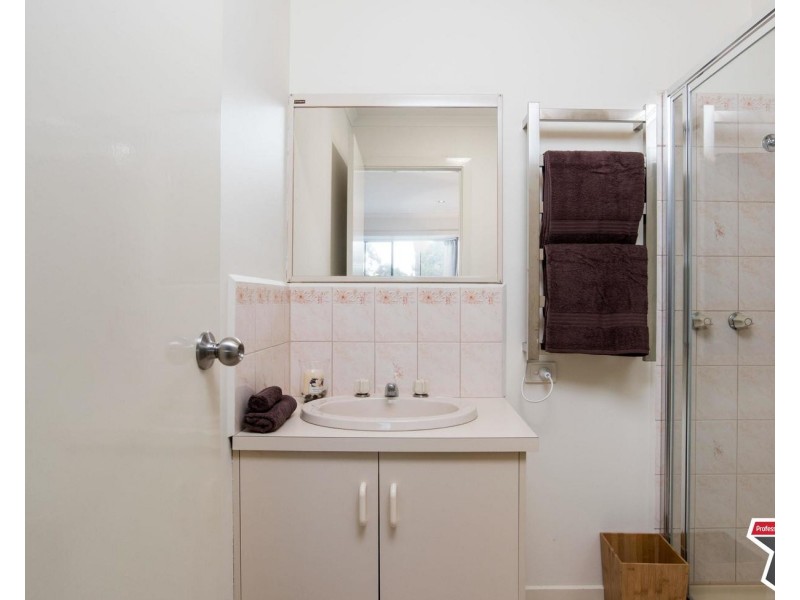 40 Azarow Circuit, Croydon South VIC 3136