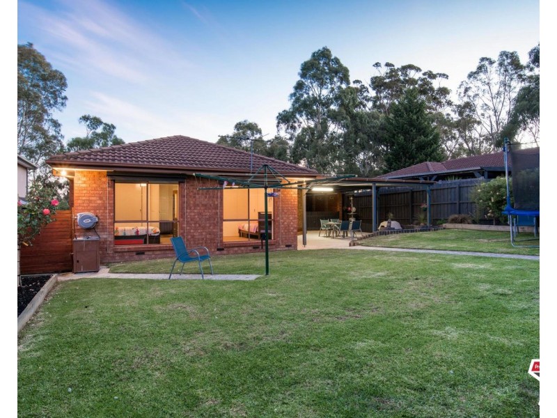 40 Azarow Circuit, Croydon South VIC 3136