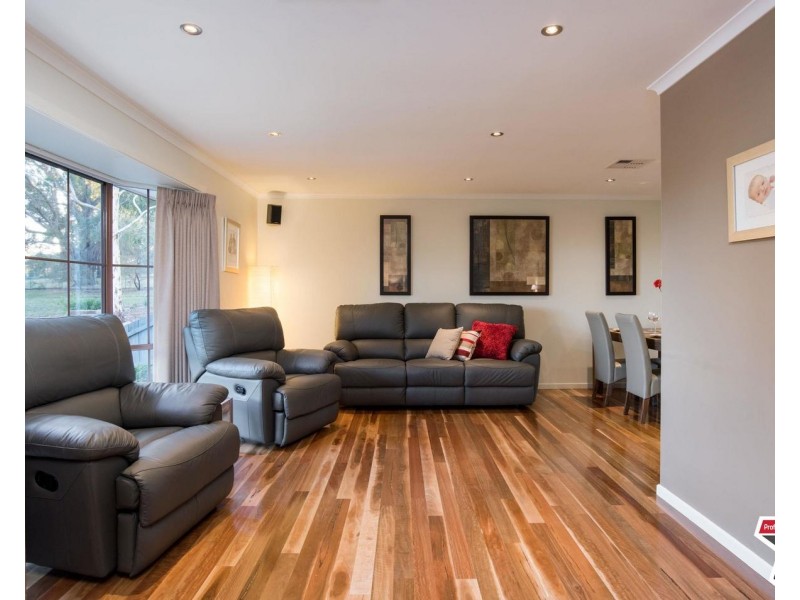 40 Azarow Circuit, Croydon South VIC 3136