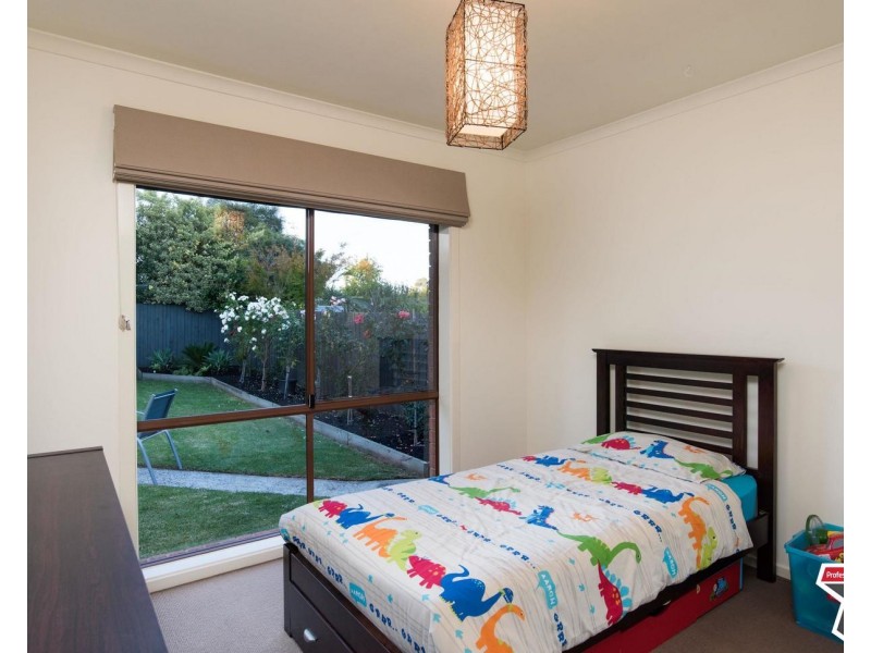 40 Azarow Circuit, Croydon South VIC 3136