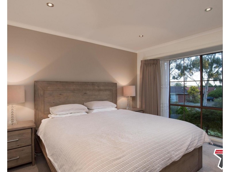 40 Azarow Circuit, Croydon South VIC 3136
