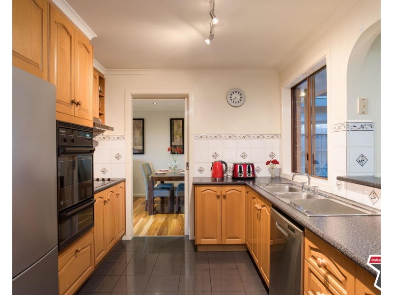 40 Azarow Circuit, Croydon South VIC 3136