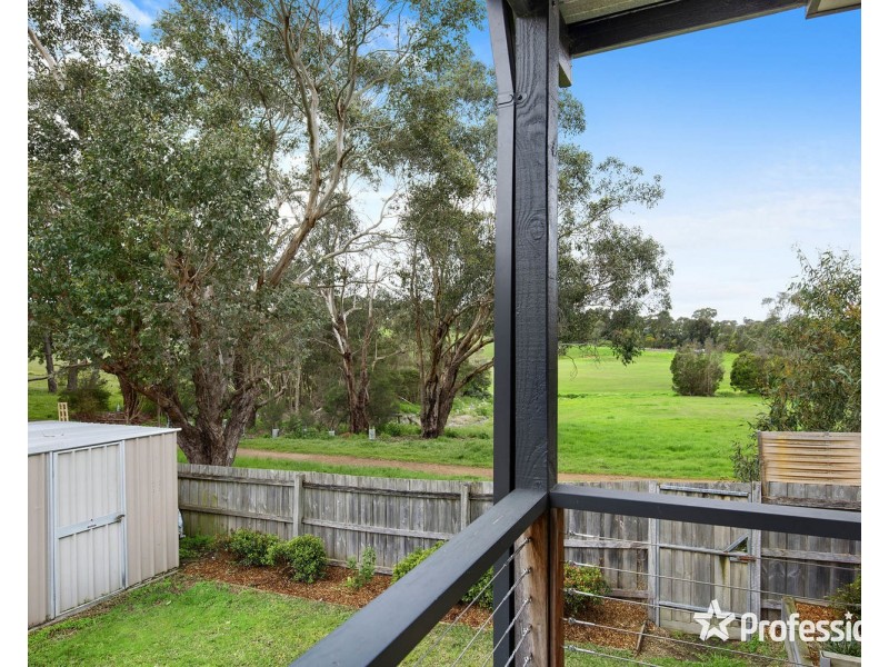 4a Nambour Drive, Mooroolbark VIC 3138
