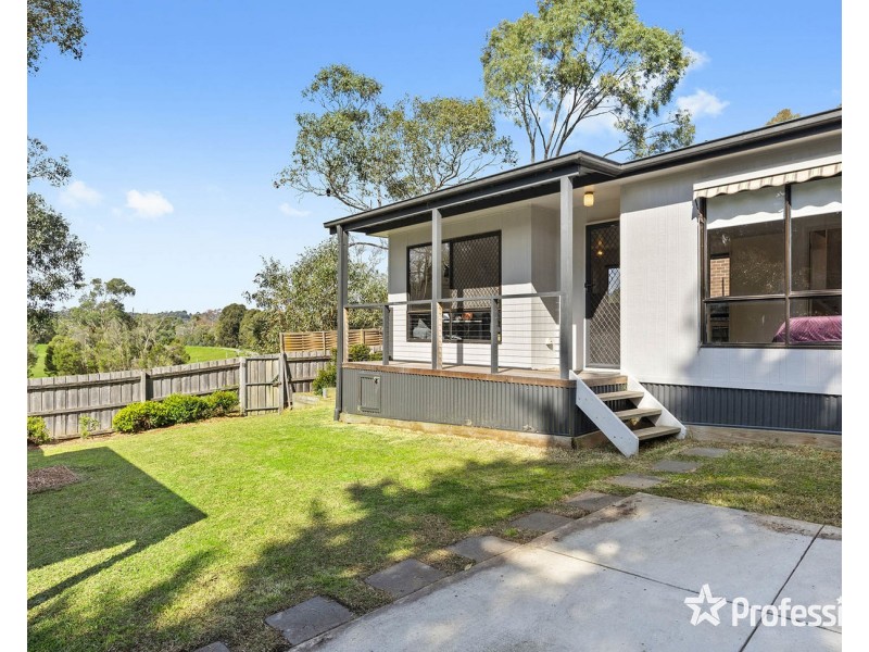 4a Nambour Drive, Mooroolbark VIC 3138