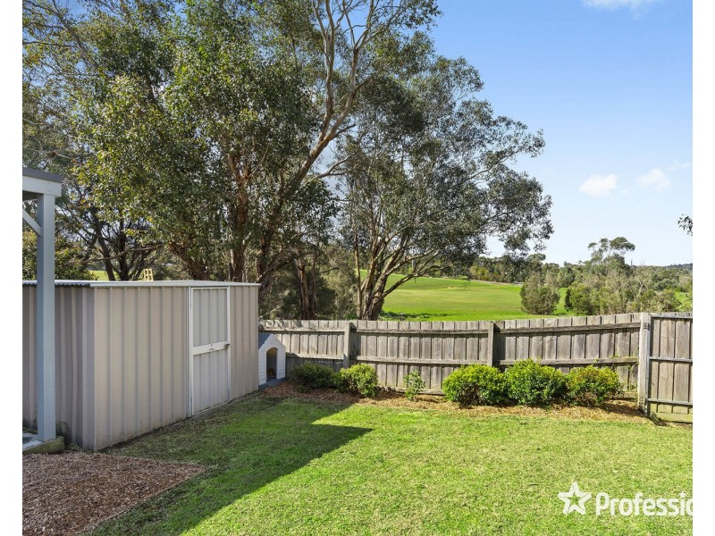 4a Nambour Drive, Mooroolbark VIC 3138