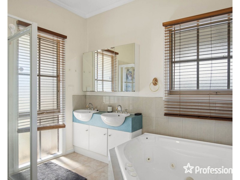 20 Masefield Avenue, Mooroolbark VIC 3138