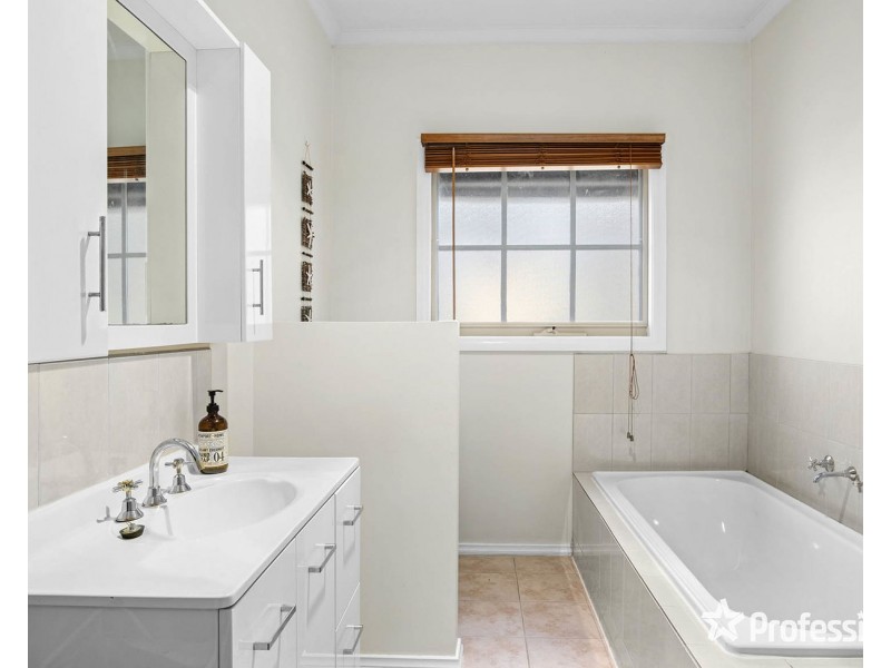 20 Masefield Avenue, Mooroolbark VIC 3138